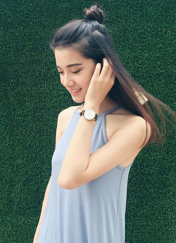 Không chỉ đẹp, nhìn vào profile của Lâm Tuyên Hảo, nhiều người còn phải ngỡ ngàng khi cô có thể dùng được nhiều thứ tiếng khác nhau như Malaysia, tiếng Trung (phổ thông), tiếng Quảng Đông và tiếng Anh.