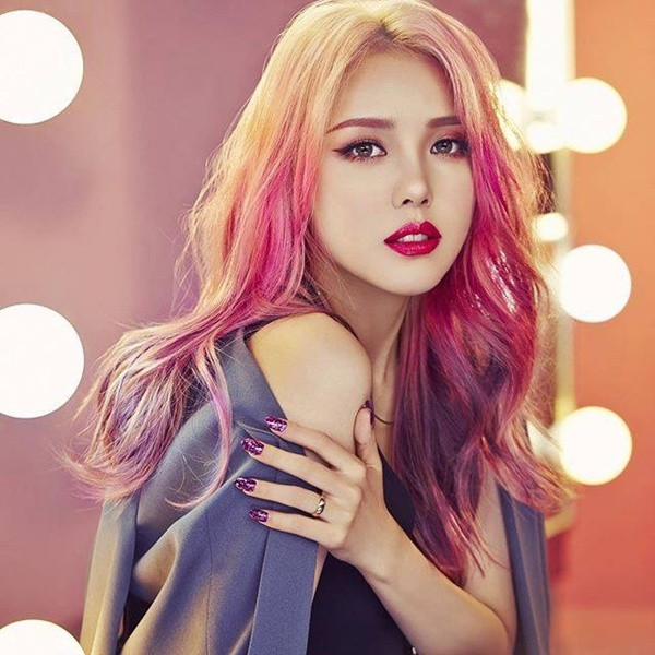 Mới đây, thông tin cô nàng blogger Pony chuẩn bị lên xe hoa với cuộc tình 10 năm của mình khiến cho nhiều người rất ngạc nhiên và tò mò.