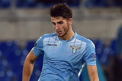 Southampton nhắm người thay Van Dijk: Theo SportMail, HLV Pellegrino đã nhắm chiêu mộ trung vệ Wesley Hoedt của Lazio. Với sự lựa chọn này, Southampton có vẻ đã tính chuyện chia tay trung vệ Virgil van Dijk, người vẫn có ý định chuyển tới Liverpool trong hè này. Ảnh: Sportmail