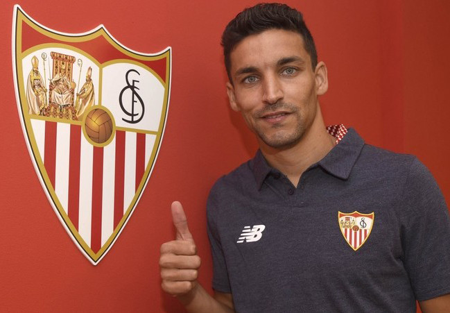 Theo gót Nolito, Navas về Sevilla: Theo thông tin c huyển nhượng bóng đá mới nhất trên trang chủ, Sevilla xác nhận đã đặt bút kí hợp đồng 4 năm với Jesus Navas, người đã rời Man City trong hè này theo dạng chuyển nhượng tự do. Đây là cầu thủ thứ 2 của Man xanh cập bến Sanchez Pizjuan trong hè này, sau Nolito. Ảnh: Sevilla FC