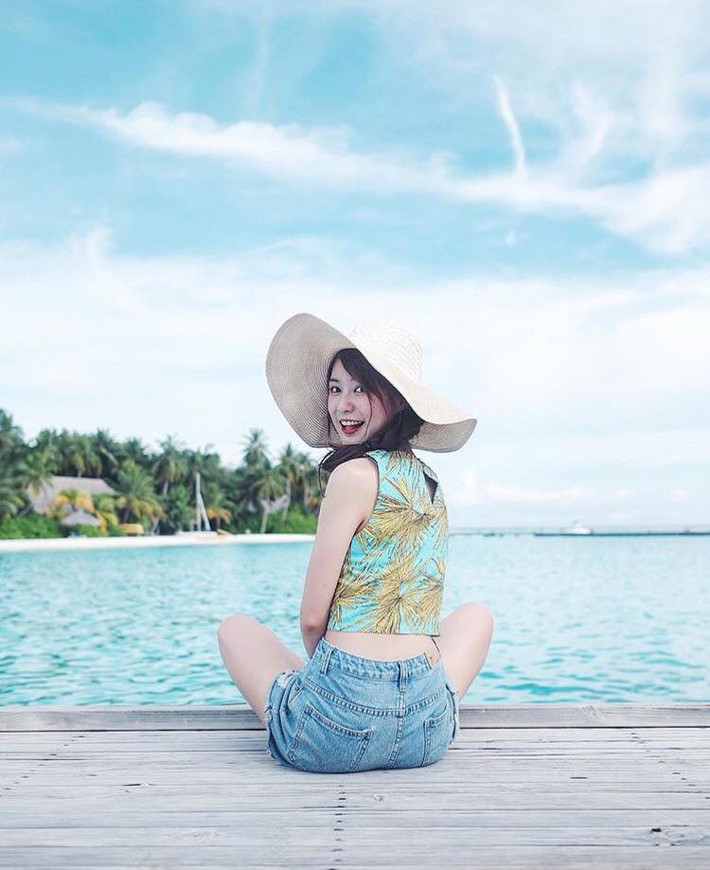 Sở hữu gương mặt thanh tú, thân hình thon gọn cùng làn da trắng mịn khiến nhiều người phải ghen tỵ, cô nàng Pimtha hút hồn các fan hâm mộ của mình ngay từ cái nhìn đầu tiên.