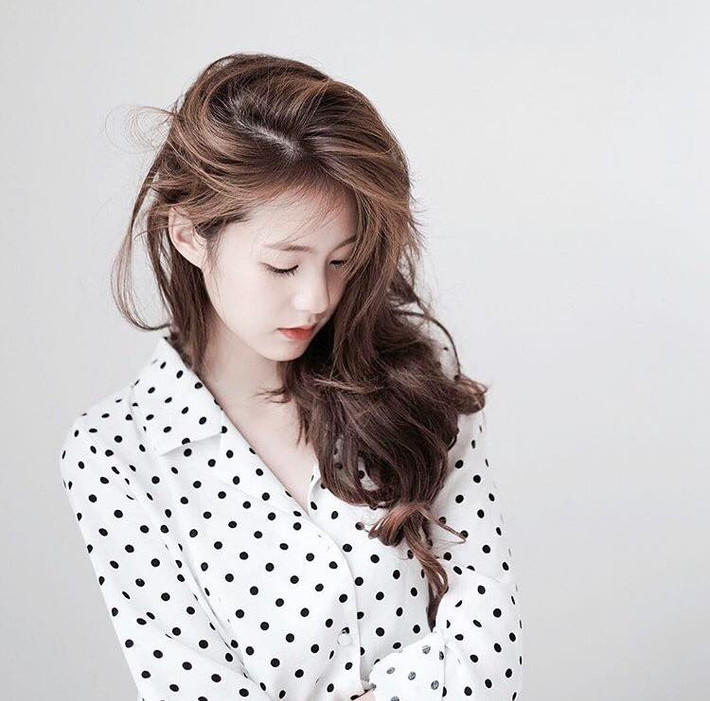 Xinh đẹp, tài năng là những bước đệm để cho Pimtha mạnh dạn bước vào con đường kinh doanh riêng cho mình. Hiện tại cô nàng hot girl xứ Chùa Vàng này đang sở hữu một nhãn hiệu túi da của riêng mình và chính cô là người mẫu chính tự pr cho sản phẩm gắn tên mình.