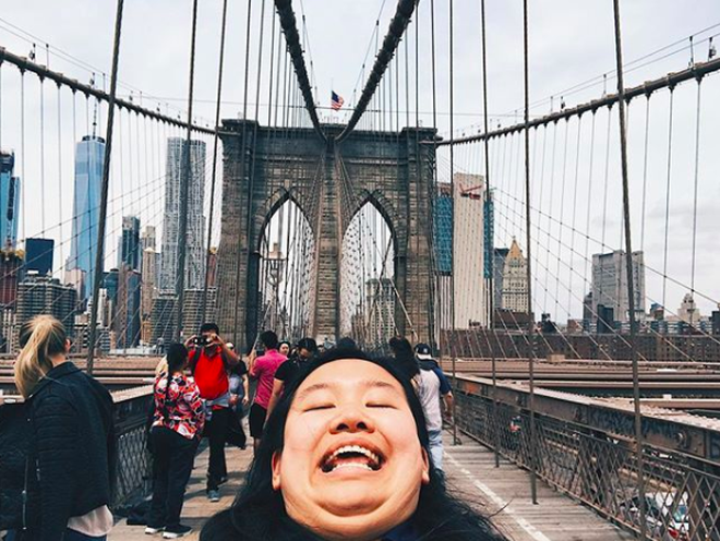 Không chỉ gây chú ý bằng cách check-in lạ của mình, Michelle còn có những dòng trạng thái trên Instagram vô cùng hài hước và sáng tạo bằng những câu chơi chữ hết sức đáng yêu bằng tiếng Anh.