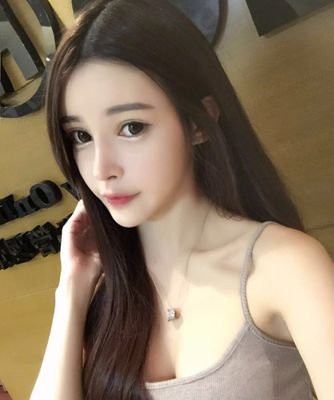 Wang Jia Yun là một cô nàng sở hữu khuôn mặt xinh đẹp và cô được gọi là búp bê sống của châu Á. Mặc dù sinh sống và học tập tại Trung Quốc, tuy nhiên cô nàng 22 tuổi này lại vô cùng nổi tiếng tại Hàn Quốc.