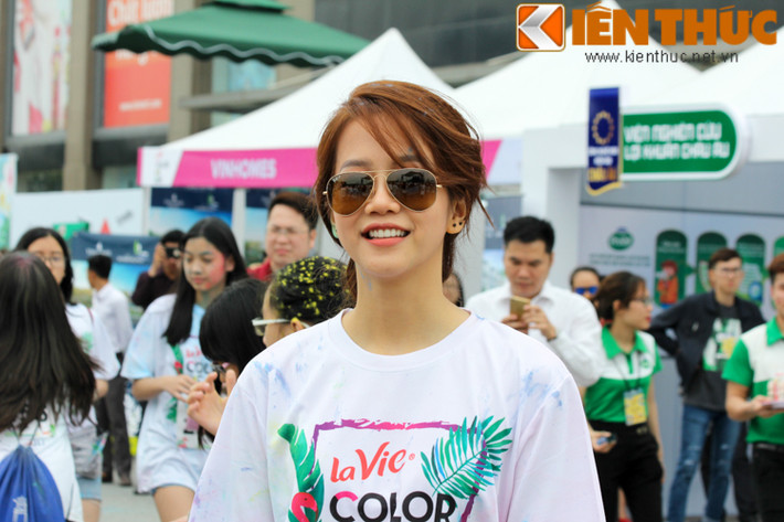 Vlogger An Nguy hay Ngụy Thiên An, từng được giới trẻ rất hâm mộ bằng những vlog hết sức ý nghĩa về những vấn đề tâm điểm của xã hội. Những clip chia sẻ của cô nàng sinh năm 1986 này đã tạo nên bản sắc bằng sự tinh nghịch trong hành động cũng như trong lời nói.