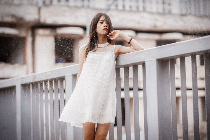 Bạn gái tin đồn của Lệ Rơi cũng không it lần xuất hiện trên sóng truyền hình qua những vai diễn ngắn trong series chương trình "kỹ năng sống".