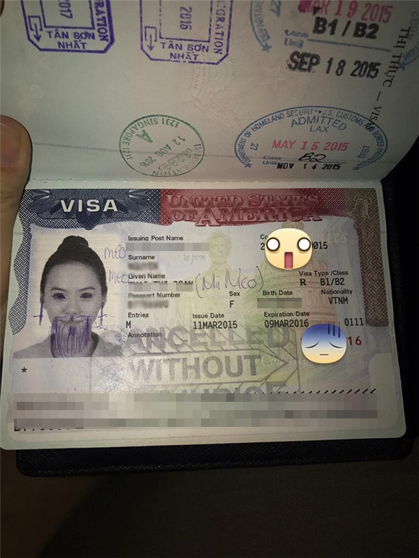 Facebooker Đ.T.N chia sẻ ba bức ảnh khá “thê thảm” chụp thị thực và hộ chiếu bị phá hoại, vẽ kín mặt như thời xưa ta hay vẽ bậy vào sách giáo khoa vậy.