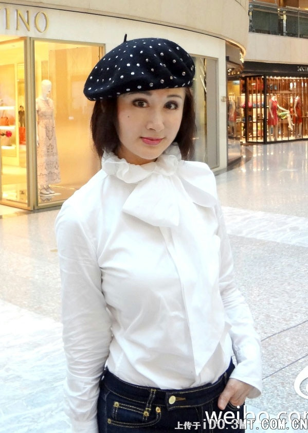 "Bây giờ nhiều tuổi hơn một chút nên mỗi tuần chỉ tập 3 ngày, chịu khó uống nhiều nước và ăn ít thịt. Những điều đó đã giúp tôi giữ gìn nhan sắc cho đến tận bây giờ”, nữ diễn viên nói.