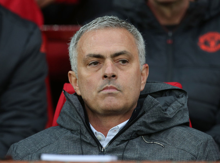 Tin chuyển nhượng cầu thủ từ Express, Mourinho lo MU thậm chí bị đá văng khỏi top 4 sau phong độ thất thường. Trong khi hàng xóm Man City đá đâu thắng đó, thì Quỷ đỏ mất hẳn tinh thần kể từ derby Manchester. Ảnh: Express
