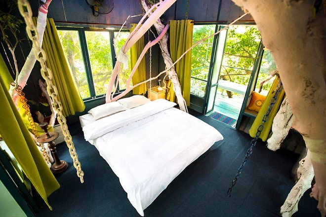 Theo chia sẻ của chính chủ nhân của những homestay trên cây độc đáo - Đào Anh Khánh anh bắt đầu thi công các công trình đặc biệt này từ năm 1995 và hoàn thiện dần dần từng hạng mục qua thời gian.