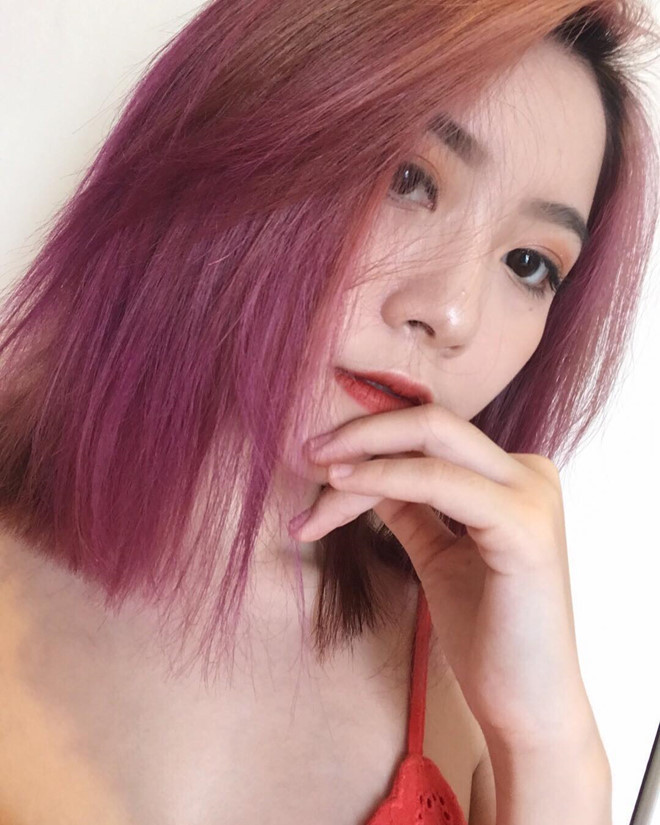 Dù có chiều cao không quá nổi bật, nhưng nữ sinh 10X Hà thành này lại có được khuôn mặt gương mặt góc cạnh và cá tính cứu vãn. Cũng chính nhờ khuôn mặt đẹp của mình mà Tùng Linh nhận được rất nhiều lời mời chụp ảnh quảng cáo thời trang và những sản phẩm liên quan tới mỹ phẩm.
