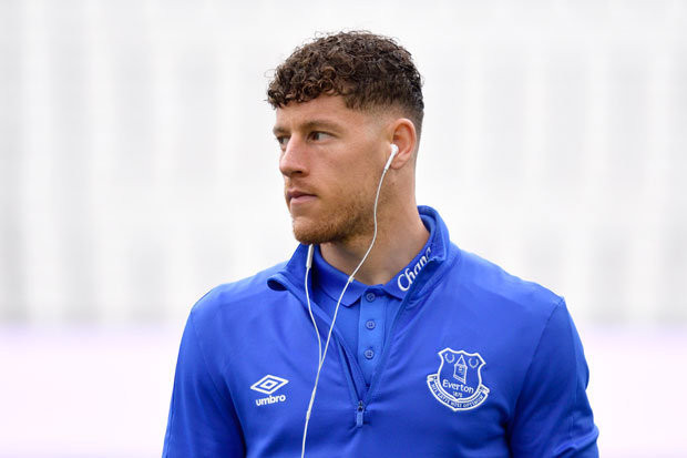 Tin từ Daily Mail, Chelsea đã cử người đi làm việc với đại diện của Barkley để bàn về tương lai của tiền vệ này. Được biết đây chẳng phải là lần đầu The Blues liên hệ với tiền vệ người Anh. Ảnh: Daily Mail