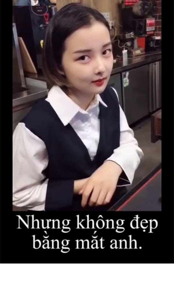Kể từ khi MXH phát triển, đặc biệt là công nghệ live stream, không ít nhân viên phục vụ quán cafe, quán trà sữa xinh đẹp bỗng dưng nổi tiếng được cộng đồng mạng chú ý tới, gần đây nhất là trường hợp của nữ nhân viên quán trà sữa vì quá xinh mà thường bị khách hàng trêu chọc, tán tỉnh.