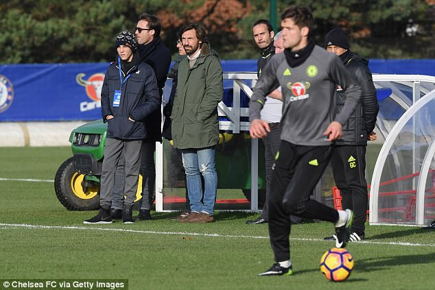 Pirlo sẽ gia nhập BHL Chelsea: Truyền thông Anh tiết lộ, sau quyết định giải nghệ Andrea Pirlo sẽ nghỉ một thời gian ngắn và điểm đến kế tiếp của cựu ngôi sao Milan và Juventus rất có thể sẽ là Chelsea. Ảnh: Getty Images