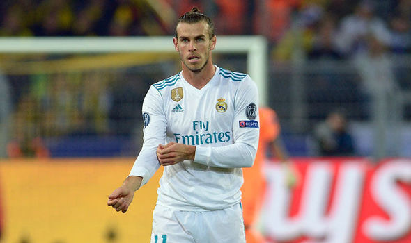Real tiếc vì chưa đẩy Bale sang M.U: Jose Mourinho đã giang rộng vòng tay chào đón Gareth Bale đến Old Trafford ở kỳ chuyển nhượng cầu thủ hè qua. Nhưng rốt cuộc, ngôi sao người Xứ Wales quyết định vẫn bám trụ sân Bernabeu. Theo thông tin chuyển nhượng cầu thủ từ nhật báo Dario Gol cho hay, đến lúc này, các quan chức Real bắt đầu cảm thấy tiếc nuối vì không bán đứt Gareth Bale khi anh còn được giá. Ảnh: Dario Gol