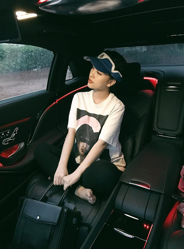 Thời gian gần đây, sau khi chương trình "Vì yêu mà đến" có chàng rapper kiêm người yêu cũ của Trang Pilla là Karik xuất hiện thì một lần nữa dân mạng lại chú ý tới cô nàng này, và trang cá nhân của 9X này trở thành tâm điểm chú ý.