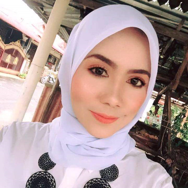 Theo thông tin từ một tờ báo uy tín tại Malaysia, khu vực trường học mà cô giáo Farrah Norashikin Juhari bị lũ quét, khiến cho mực nước dâng cao, tràn vào các phòng học của khối lớp một và hai. Các học sinh đã nhận được yêu cầu di chuyển tới khu vực cao hơn song một số em cho biết mình để quên hộp ăn trưa và tiền tại lớp nên muốn quay lại lấy.