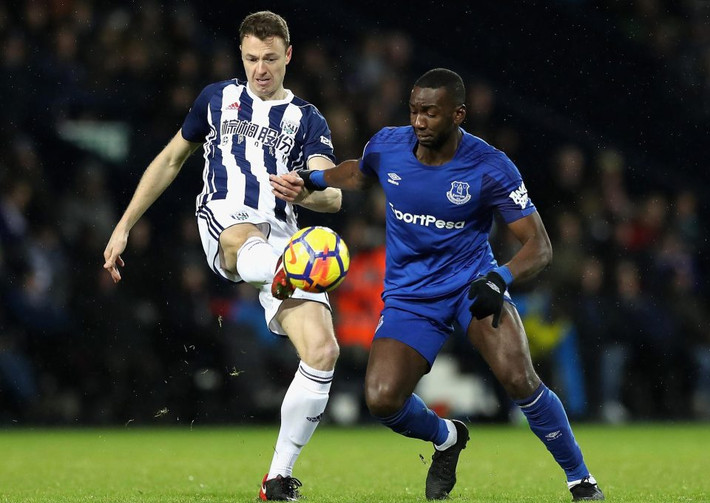 Sau khi Van Dijk đầu quân Liverpool, Man City đã chuyển hướng tập trung sang hai trung vệ khác là Jonny Evans và Inigo Martinez.