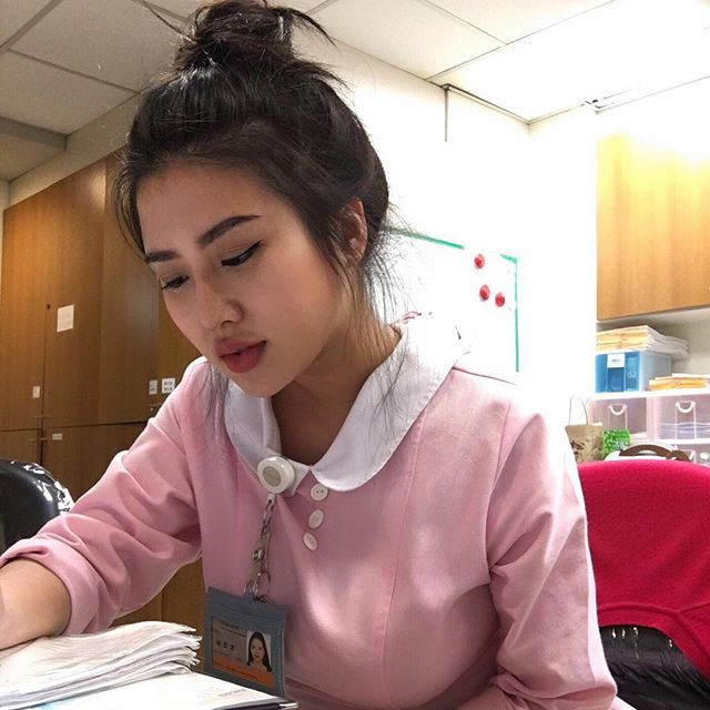 Nhờ tấm hình này, Carina Linn đã được dân mạng bình chọn là nữ y tá xinh đẹp, hấp dẫn nhất Trung Quốc.