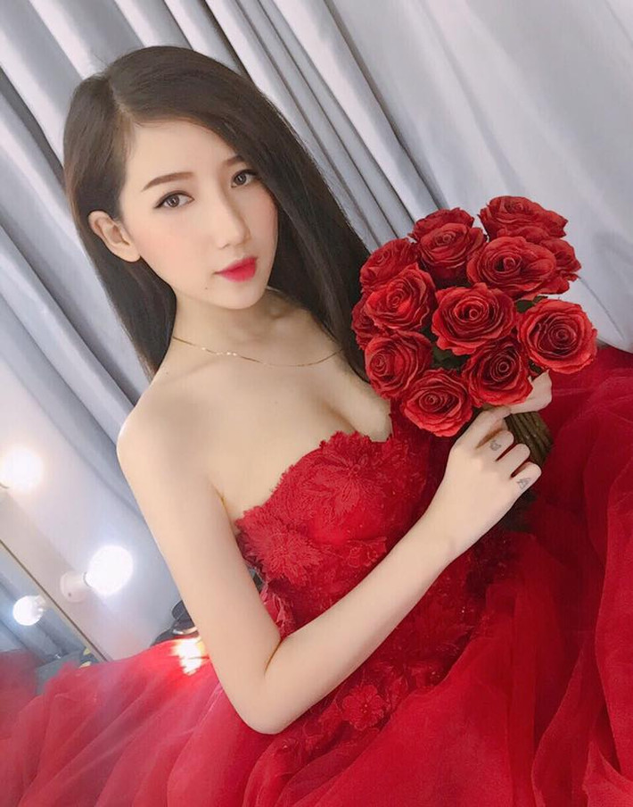 Chia sẻ về chuyện của tương lai Hoàng Quyên nói rằng cô muốn trở thành một diễn viên thực thụ và có chỗ đứng trong lòng của khán giả với nhiều vai diễn đa dạng hơn. Sắp tới cô sẽ vào vai trong bộ phim sitcom Homestay của đạo diễn trẻ Yunbin.