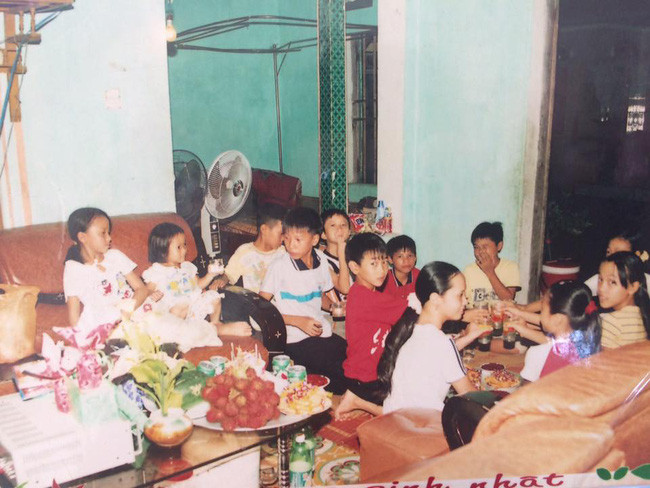 Thời gian trôi qua, xã hội phát triển khiến ý nghĩa của những bữa tiệc sinh nhật cũng biến đổi và không còn những nét dung dị mà vẫn rất đáng yêu như trước.