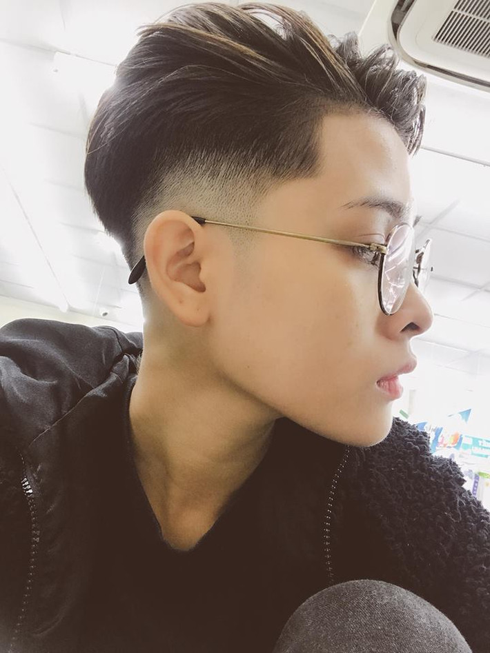 Chia sẻ với bạn bè cũng như người thân về quyết định cắt tóc như con trai của mình, diễn viên 9X người Sài Gòn này nói rằng trước để tóc dài là do tính chất công việc là làm mẫu ảnh và gia đình cô khá truyền thống nếu bắt buộc phải nuôi tóc dài. Nhưng tính cách mạnh mẽ trong con người của Phương Quỳnh không hợp với mái tóc dài và bản thân cô bạn này cảm thấy cực kì khó chịu khi với mái tóc này nên đã quyết định xuống tóc.