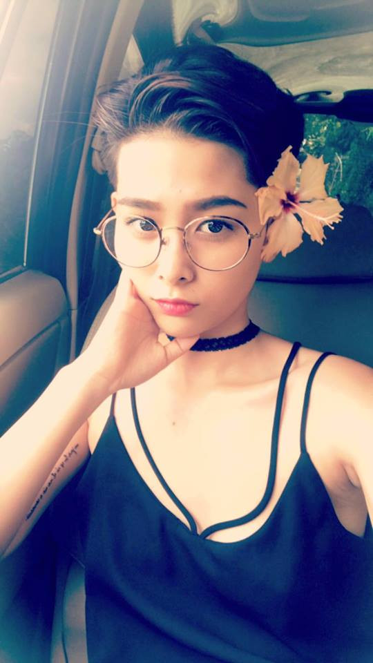 Sau khi xuống tóc, rất nhiều dân mạng bất ngờ bởi vẻ điển trai của cô nàng Phương Quỳnh và họ còn đùa nhau rằng các anh trai lại phải khóc ròng vì xuất hiện thêm một đối thủ cạnh tranh trên con đường chinh phục các chị em bởi nữ diễn viên này đẹp trai quá mức.