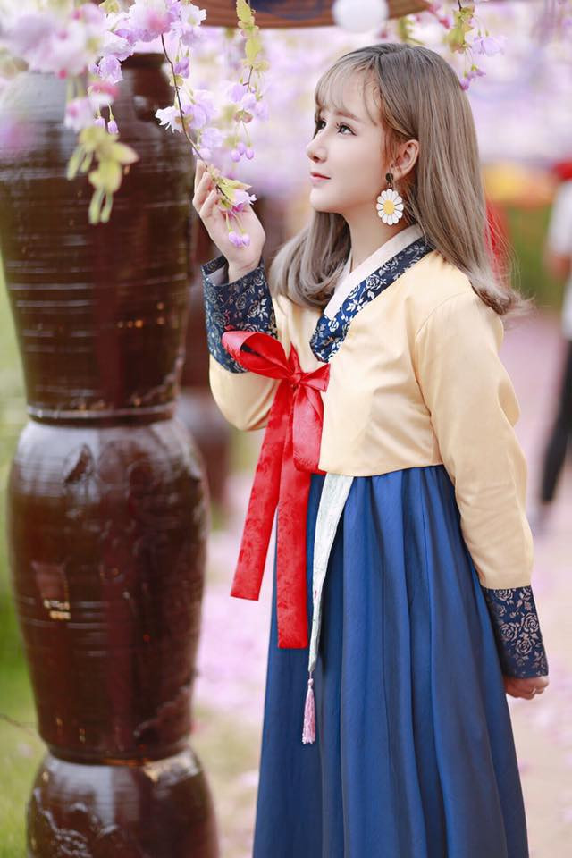Được biết, cặp bạn thân này hiểu nhau và hợp ý nhau tới nỗi chỉ cần nhìn nhau, đồng thanh cùng nói ra suy nghĩ của đối phương. Thậm chí, có nhiều lần hai người bạn này nhắn tin đều trùng hợp nhau.