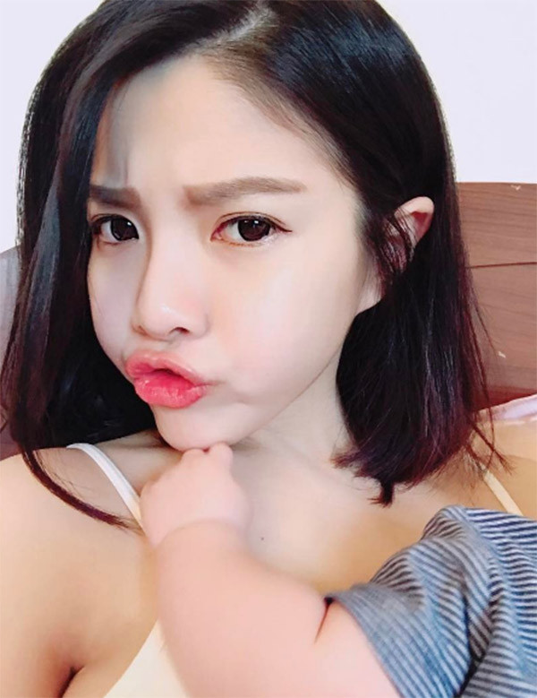 Theo nhiều người đồn đoán, để có được thanh xuân như gái chưa chồng này, bà mẹ bỉm sữa Đài Loan trên phải có nền tảng thời xinh đẹp sẵn khi còn thanh niên và sau khi sinh con, cô lại càng mặn mà hơn.