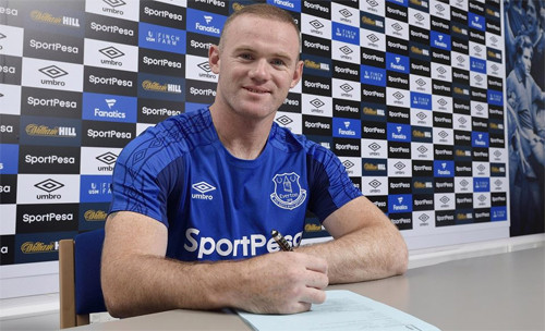 Rooney đến Everton kiểm tra y tế: Báo chí Anh đồng loạt đăng tải hình ảnh thủ quân của MU lái xe đến sân tập của Everton để tiến hành kiểm tra y tế. Dự kiến, đội bóng chủ sân Goodison Park sẽ công bố bản hợp đồng mới với Rooney trong 24 giờ tới. Ảnh: Facebook