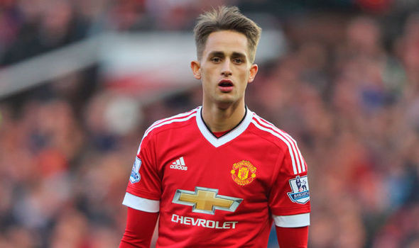 Januzaj trở lại Manchester tập luyện: Mặc dù đã được liên hệ để gia nhập Real Sociedad ở La Liga trong hè này để tìm vị trí đá chính, thế nhưng Adnan Januzaj đến lúc này vẫn chưa chốt được tương lai của mình và dự kiến anh sẽ trở lại Manchester để tập trung cùng CLB cho đợt tập huấn hè.
