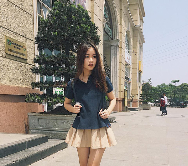 Mới đây, trên fanpage thích ngắm gái xinh trên mạng xã hội, hình ảnh một nữ sinh 10X đến từ Hà Nội với khuôn mặt đẹp giống Tây đã được đăng tải. Chỉ sau một thời gian ngắn, những khoảnh khắc này đã nhận được nhiều lượt like, chia sẻ và bình luận khen ngợi. Ảnh trong bài: Facebook nhân vật.