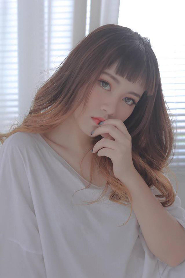 Sau khi những hình ảnh của mình được nhiều fanpage chia sẻ kèm theo nhiều bình luận trái chiều trên mạng, Vân Giang cũng không quá bất ngờ. Tuy nhiên, việc được nhiều người quan tâm cũng khiến cuộc sống của nữ sinh này gặp không ít xáo trộn khi ngoài những lời khen ngợi nhan sắc vẫn có những lời bàn tán khiếm nhã.