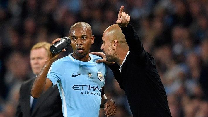 Man City, thông qua người đại diện của mình, vừa khẳng định sẽ không có chuyện Fernandinho ra đi.