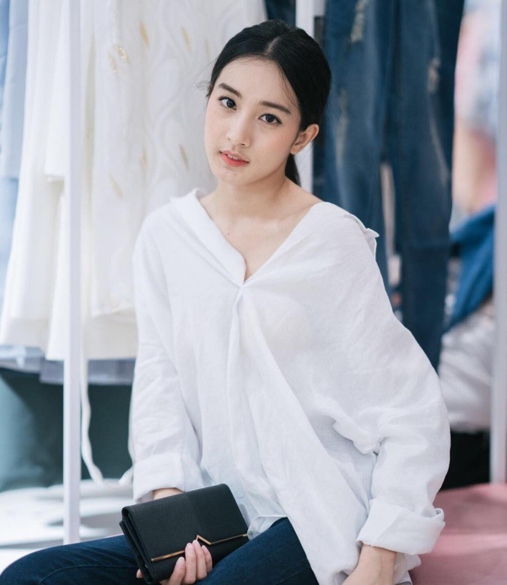 Enjoyy Thidarat là người thứ 3 trong hội bạn thân xinh đẹp. Cô gái này sở hữu gương mặt đậm chất điện ảnh và cũng là người từng đóng nhiều phim ngắn, TVC quảng cáo.