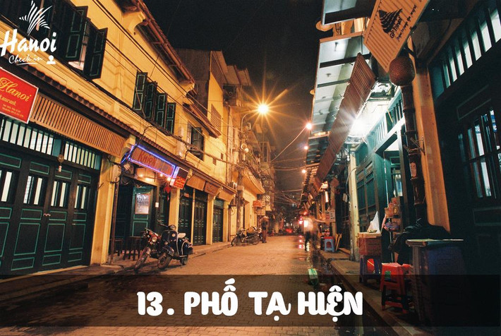 Sài Gòn có Bùi Viện, Hà Nội có Tạ Hiện là khu phố ăn chơi dành cho giới trẻ cả Tây và ta. Ngồi góc phố Tạ Hiện thưởng thức ly bia hơi mát lạnh, ngắm đường phố thì còn gì bằng.