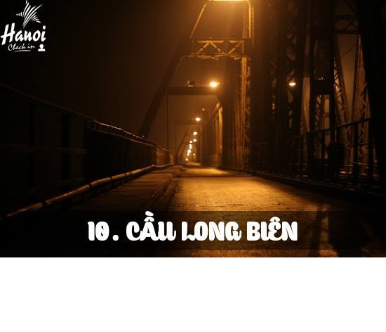 Trái với cầu Nhật Tân, cầu Long Biên lại mang đến vẻ cổ kính cho Hà Nội. Vào mùa đông, ngồi trên cầu và ăn bắp ngô nướng thì còn gì bằng.