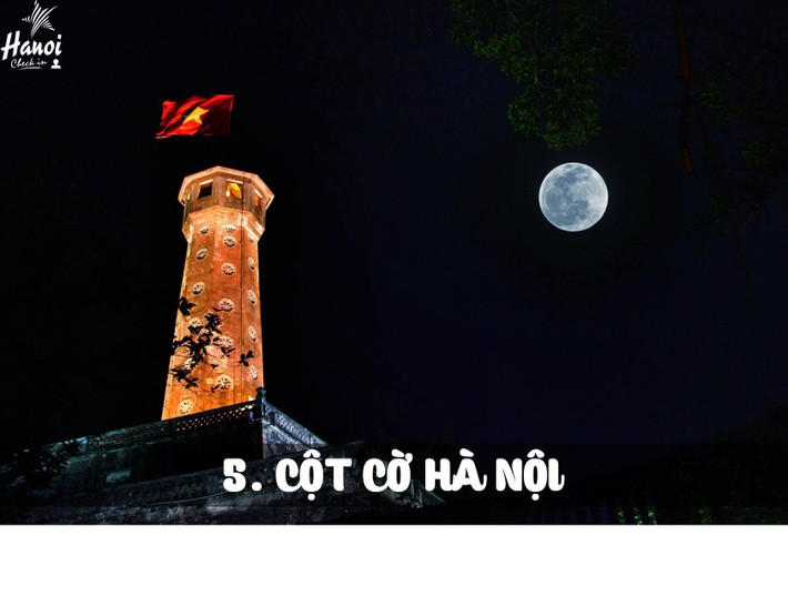 Cột cờ Hà Nội hiên ngang qua năm tháng bom đạn, với những bạn trẻ thích phượt đêm và có năng khiếu chụp ảnh thì đây là địa điểm có thể sáng tác tuyệt vời.