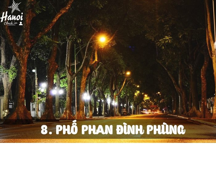 Phố Phan Đình Phùng tấp nập xe cộ qua lại, nhưng về đêm con phố này mang đến sự thanh bình đến lạ thường. Dưới những tán cây cổ thụ, bạn có thể ngồi ngẫm vì những ngày đã trôi qua.