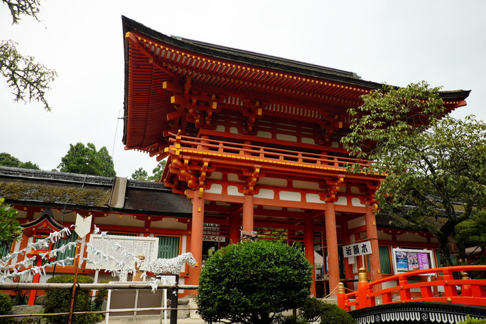 Đền Kamigamo ở Kyoto cũng là một lựa chọn của nhiều cặp đôi.