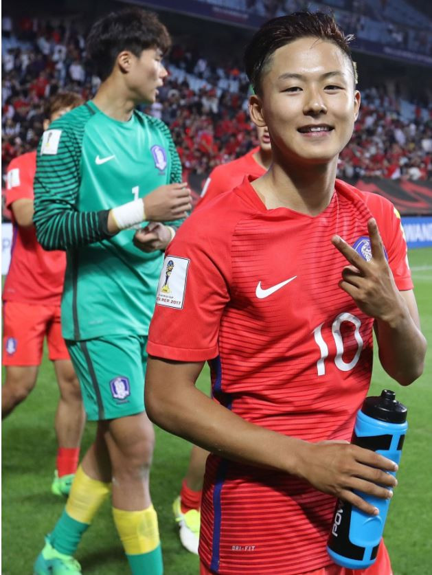Lee Seung-woo là cầu thủ nổi bật nhất và là niềm hi vọng của chủ nhà U20 Hàn Quốc ở giải lần này. Cầu thủ được mệnh danh là “Messi Hàn Quốc” đã ghi 2 bàn tại giải năm nay, trong đó có bàn đẳng cấp vào lưới Argentina. Ảnh: Goal Korea