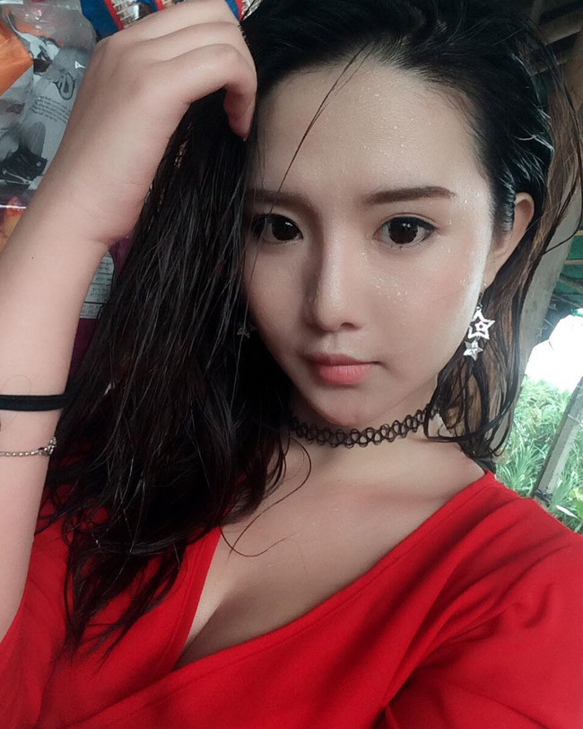 Nhờ lợi thế ngoại hình, Minh Trúc trở thành người mẫu game nổi tiếng. Cô nàng còn tham gia đóng clip quảng cáo, MV ca nhạc. Bộ phim mới nhất có sự góp mặt của Minh Trúc là “Cuộc chiến săn trai”.