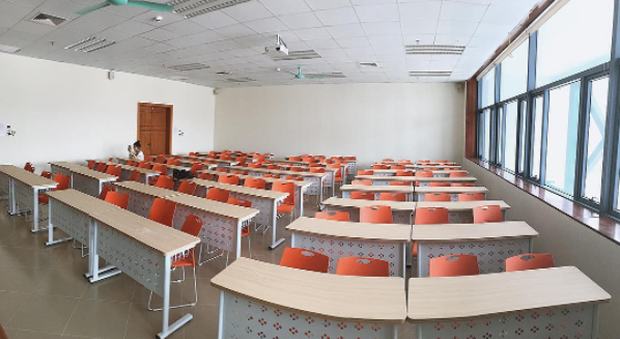 Hôm 8/8 vừa qua, theo thông tin trên trang Facebook Sinh viên - NEU của ĐH Kinh tế Quốc dân thì ngôi trường này đang gấp rút hoàn thiện những khâu cuối cùng để chuẩn bị khai trương khối giảng đường phục vụ sinh viên các khóa và tân sinh viên khóa 59 nhân dịp khai giảng năm học mới.