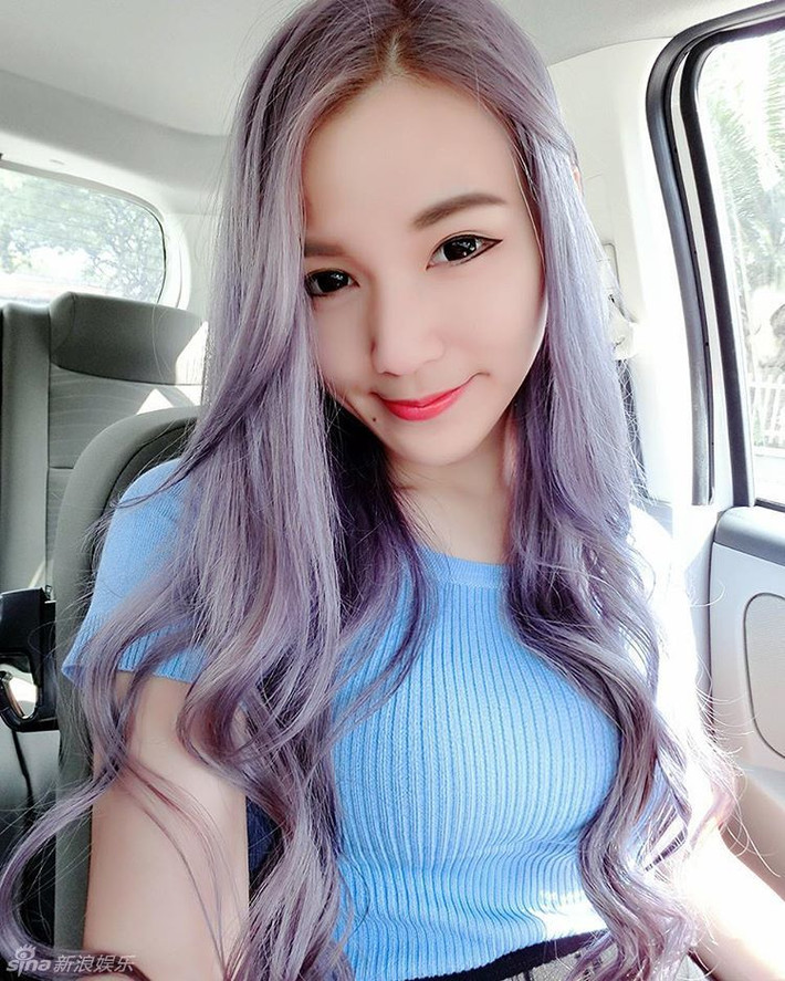 Không chỉ nhận lời chụp quảng cáo cho các hãng thời trang nội y nổi tiếng, chính Bối Bối Nhi cũng là nhân vật chính trong những bộ ảnh quảng cáo cho cửa hàng thời trang đồ tắm của mình.