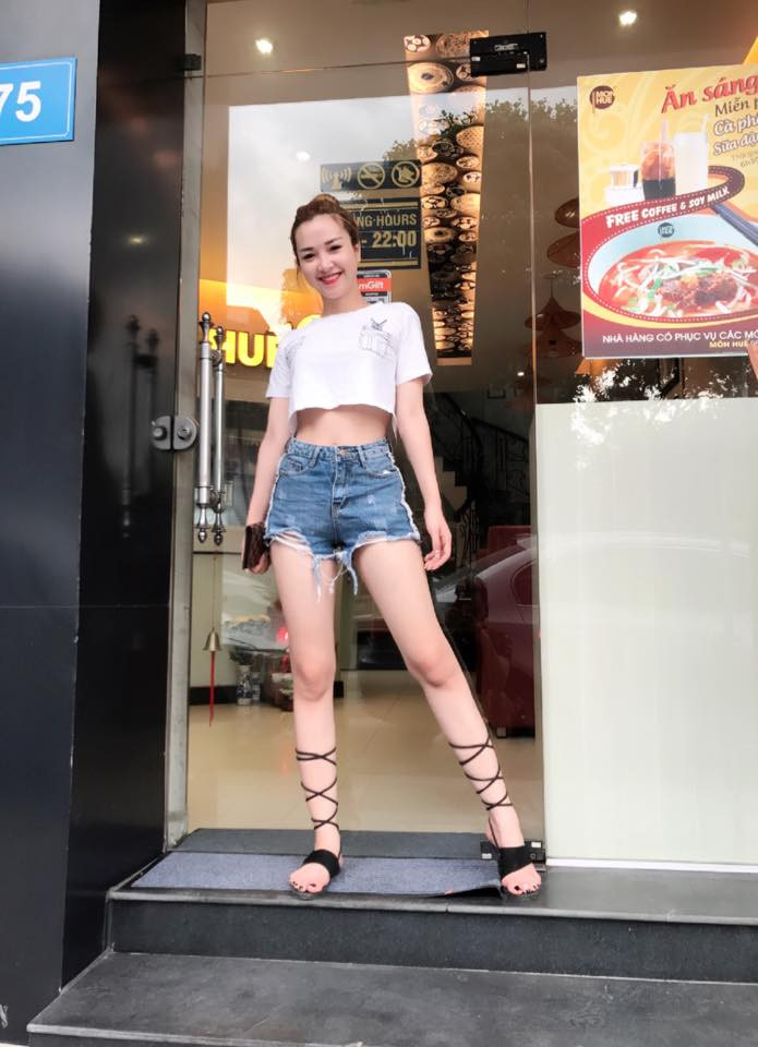 Đi làm xa nhà, lại nhớ con nhưng sợ cứ đi đi về về ảnh hưởng công việc, lại tốn tiền đi lại nên những khi nhớ quá, Ly chỉ biết gọi cho con, hoặc cùng lắm là một tháng về một nhà thăm con một lần. Thi thoảng thì em gái Ly mang hai đứa con lên Hà Nội thăm mẹ. Ảnh trong bài: FBNV.