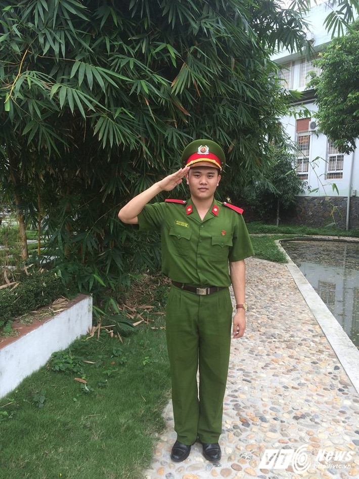 Nguyễn Quốc Chinh, sinh năm 1997, quê ở Tuyên Quang. Chinh cao 1m72, nặng: 70kg. Chàng trai này ước mơ trở thành một chiến sỹ Cảnh sát Kỹ thuật hình sự giỏi nghiệp vụ, đủ sức đủ tài để cống hiến cho sự nghiệp bảo vệ an ninh quốc gia và giữ gìn trật tự an toàn xã hội.