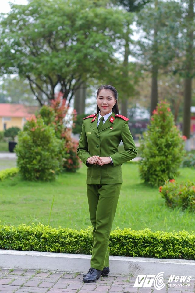 Luân Thị Trang (SBD 11), sinh năm 1996, chiều cao: 1m62, cân nặng: 50kg. Trang có năng khiếu: Múa, nhảy hiện đại và bạn có sở thích xem phim, nghe nhạc, thể thao và du lịch. Nữ sinh này có quan điểm sống: “Mọi công việc thành đạt đều nhờ vào sự kiên trì và lòng say mê”.