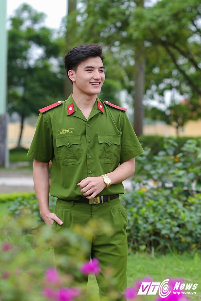 Văn Tiến Đức, sinh năm 1995, quê ở Hà Nam. Đức có chiều cao:1m74, cân nặng 63kg. Sở thích của Tiến Đức là ca hát và nghe nhạc.