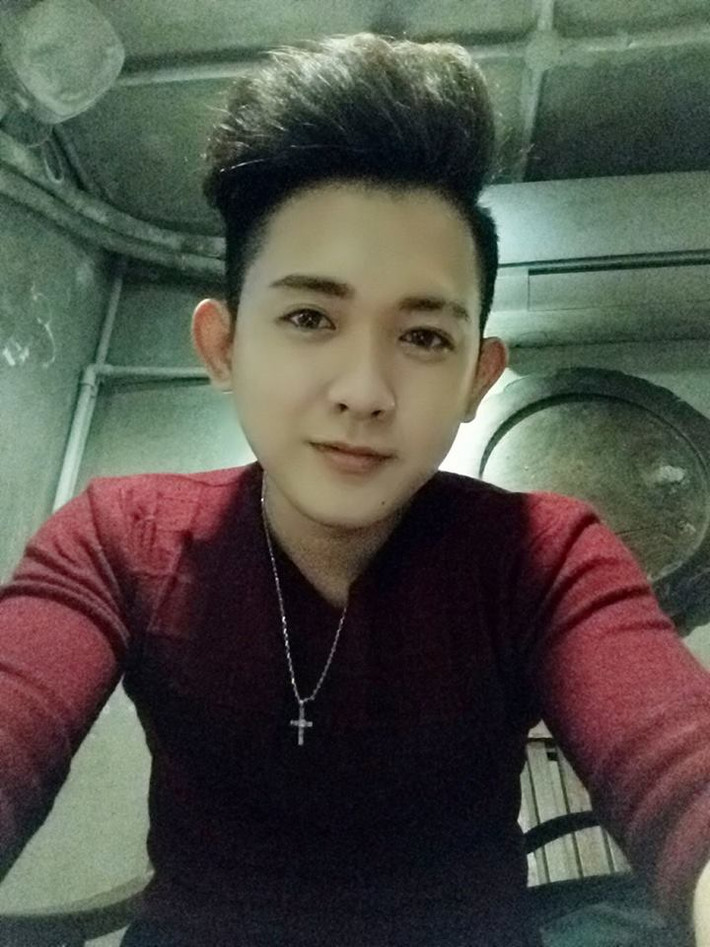 Được biết với thân hình đẹp của mình, Duy Quang từng lọt vào Top 40 nét đẹp sinh viên trường đại học Tôn Đức Thắng 2016, Á vương 2 cuộc thi Thanh niên thanh lịch Tiền Giang 2017.