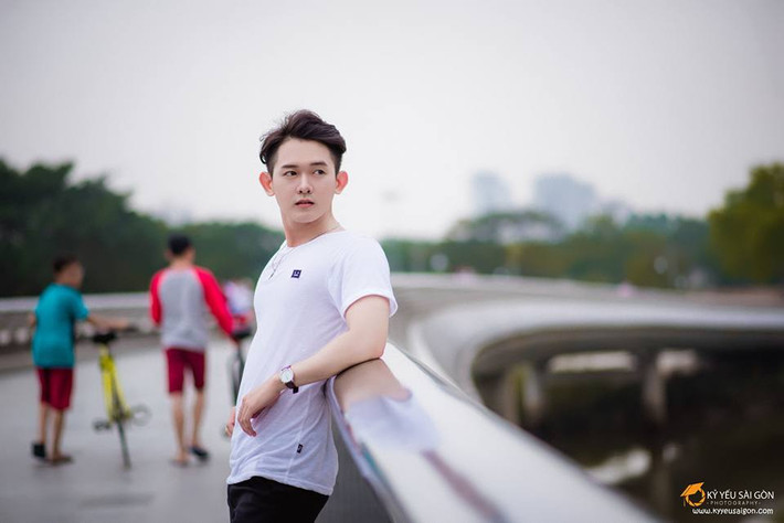 Cùng ngắm nhìn những hình ảnh của anh chàng 9X Việt nổi tiếng nhờ bức ảnh trên trang cá nhân. Ảnh trong bài: Facebook nhân vật.
